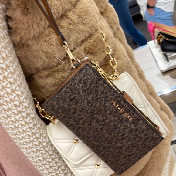 MICHAEL KORS LARGE DOUBLE ZIP WRISTLET PHONEHOLDER WALLET CLUTCH 
Brown - Picture 4 of 16